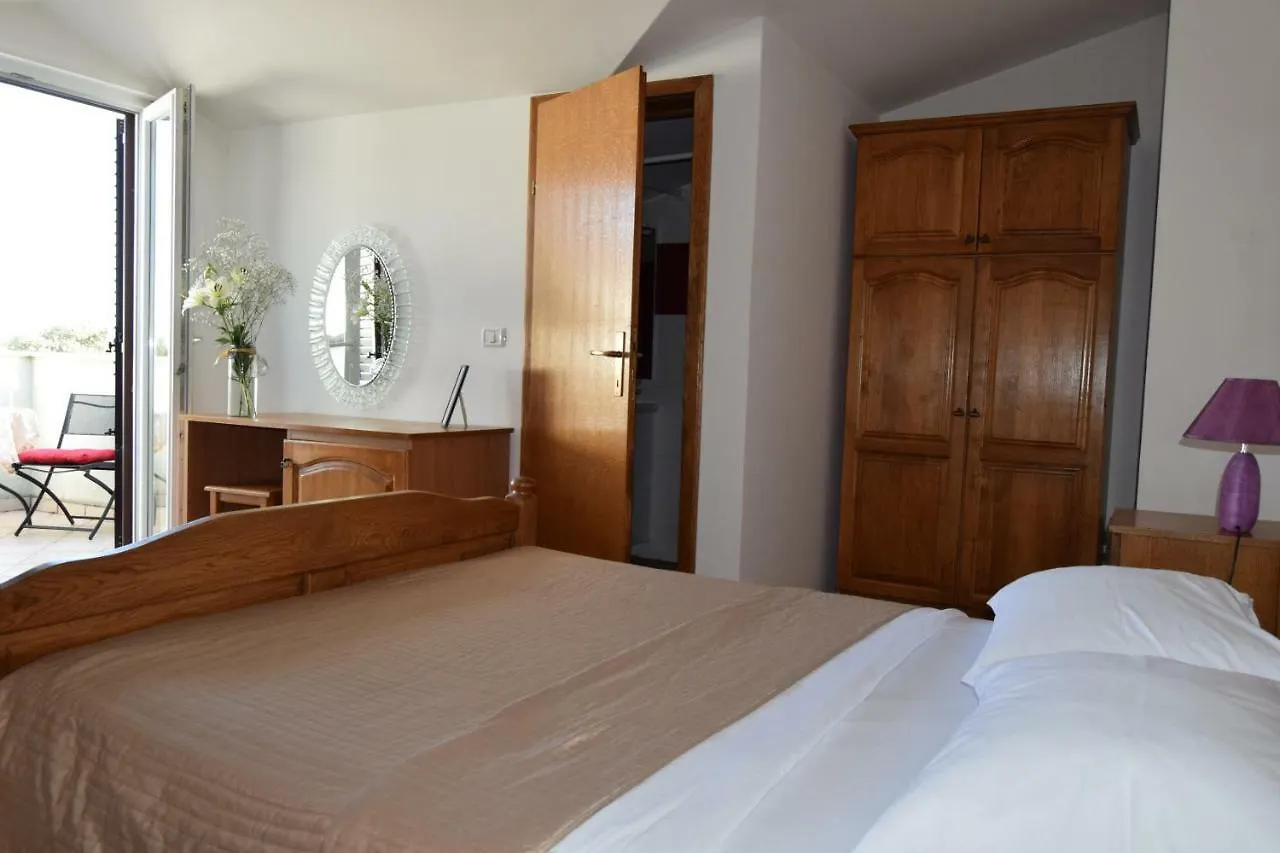 Laco De Pelagius Rooms Novigrad Istria Alojamento de Acomodação e Pequeno-almoço